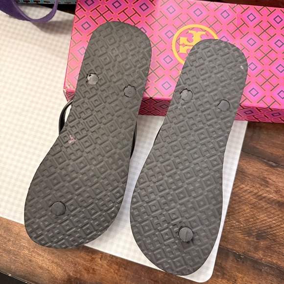 Tory Burch Classic Flip Flops - Black Gold Logo Sandals Size 9 - Like New! - Picture 6 of 14